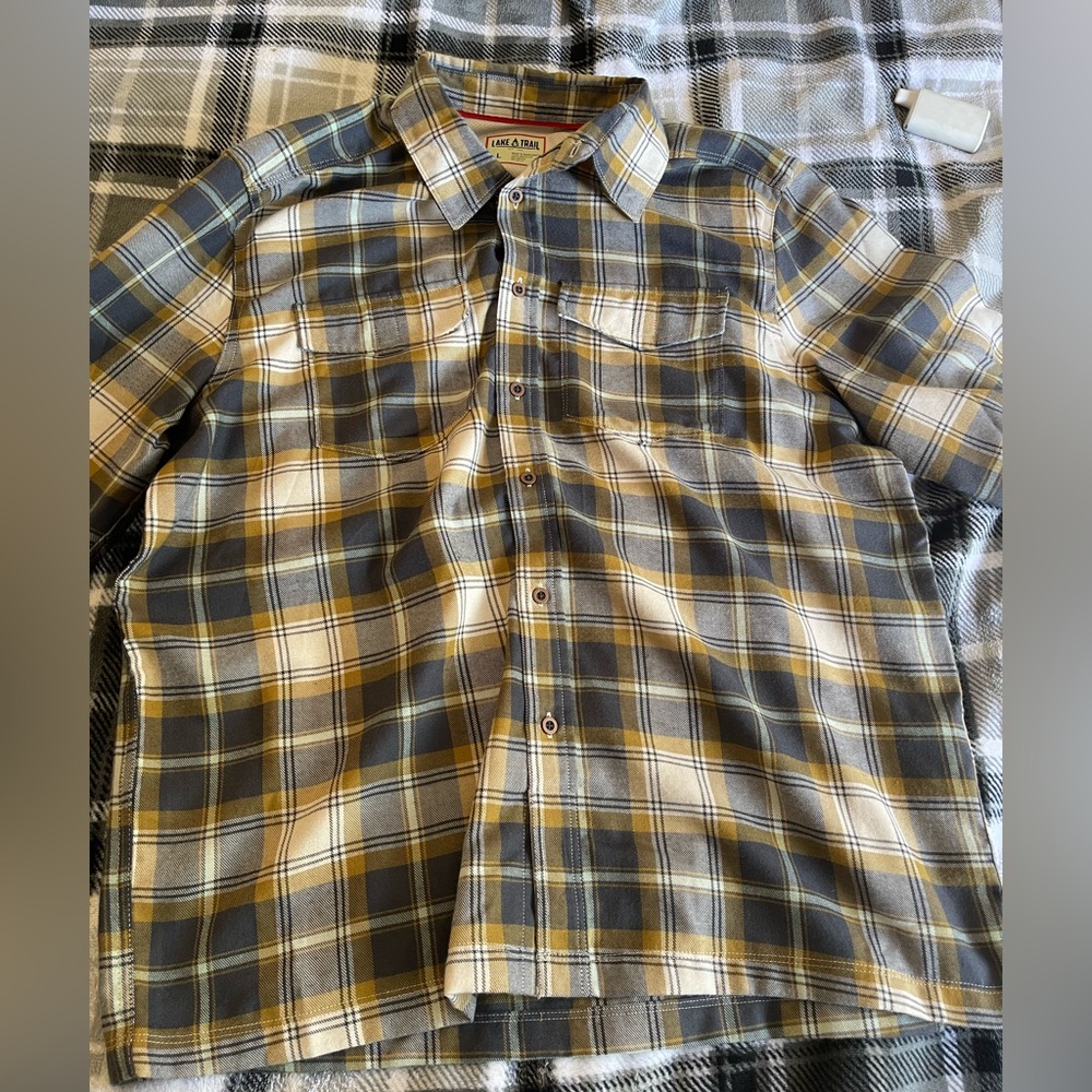 “LAKE TRAIL” Men’s Large Flannel Button Up Long Sleeve Shirt